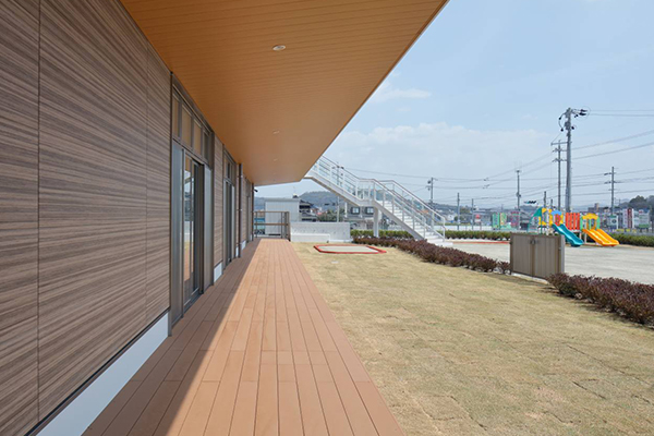 1階縁側と3歳未満児専用芝生園庭付き