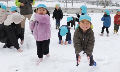 雪遊びをしました